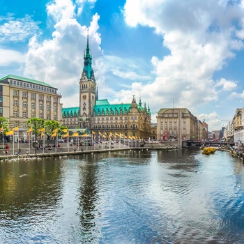 Alster floden der løber gennem centrum af Hamburg - Tyskland