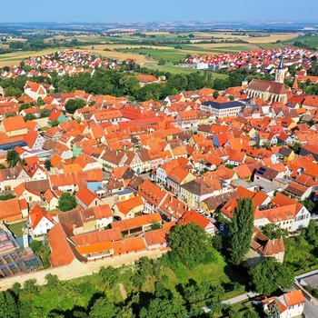 Luftfoto af vinbyen Iphofen, Bayern i Tyskland