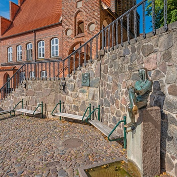 Statue af hofnarren Till Eulenspiegel i Mölln, Nordtyskland
