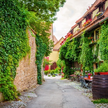 Smal gade i byen Rothenburg ob der Tauber i Sydtyskland