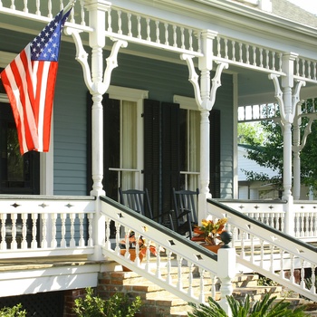 Klassisk gammelt hus i St. Francisville, Louisiana i USA