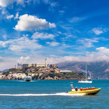 Turbåd foran Alcatraz - San Francisco, USA