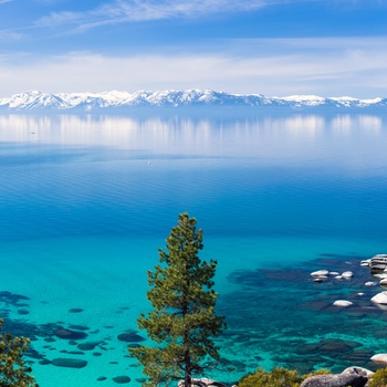 Lake Tahoe og det smukke kystlandskab, det vestlige USA