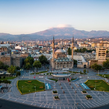 Udsigt over Kayseri med Erciyes-bjerget i baggrunden - Tyrkiet 