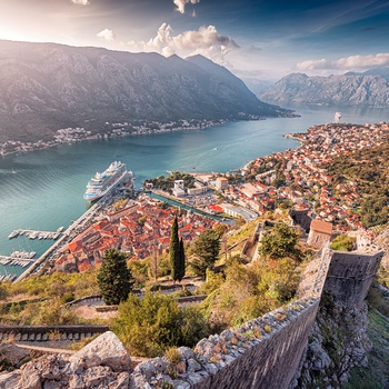 Udsigt over Kotor og bugten i Montenegro
