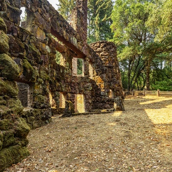 Ufærdige bygninger på Jack London's farm