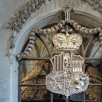 Våbenskjold af knogler i benkirken i Sedlec - Tjekkiet