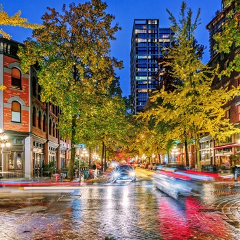 Aftensstemning i Vancouvers ældste bydel Gastown, Canada