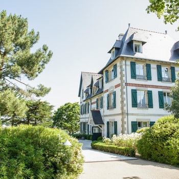 Villa Tri Men, Les Collectionneurs