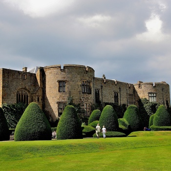 Wales - Chirk Castle gemt bag klippede buske