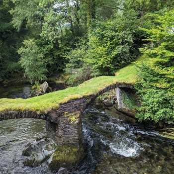 Wales - broen Pont Minllyn over river Dyfi ved Mallwyd