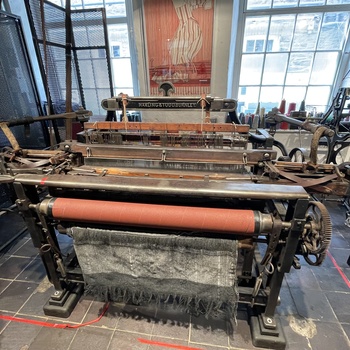 Wales - en af de mange gamle vævemaskiner på National Wool Museum