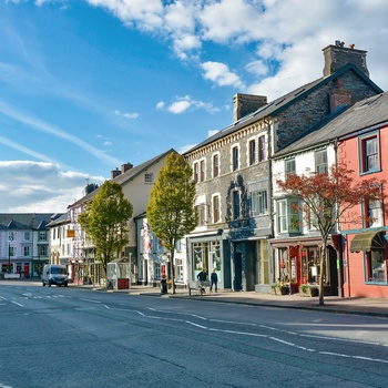 Wales - hovedgaden Heol Maengwyn i i markedsbyen Machynlleth
