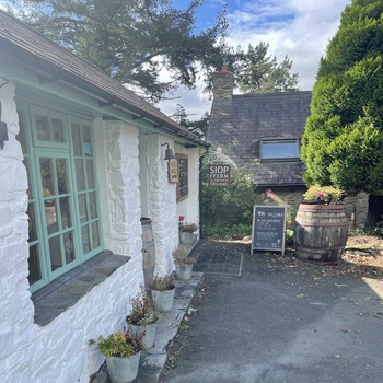 Wales - osteriet Teifis hyggelige butik