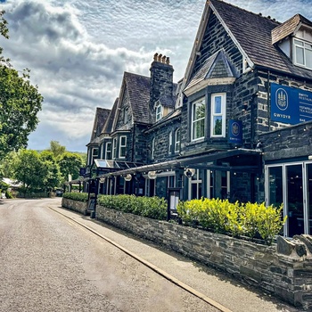 Wales, Betws-y-Coed - Gwydyr Hotel set fra hovedgaden