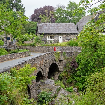 Landsbyen Betws Y Coed og den galme stenbro , Snowdinia i Wales