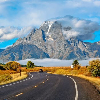 Vej gennem Grand Teton National Park i Wyoming, USA