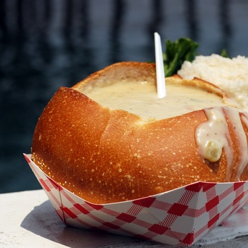 clam chowder bread bowl