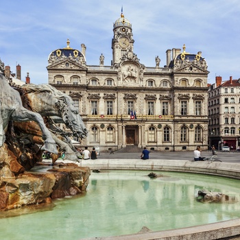 Terreaux-pladsen og Bartholdi-fontænen i Lyon, Frankrig