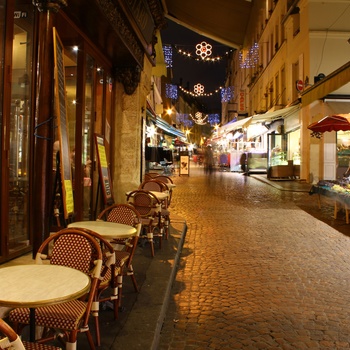 Hyggelig gade i Paris' Latinerkvarter, Frankrig
