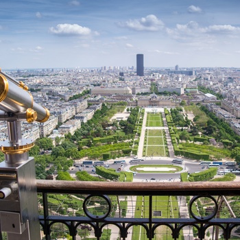 Den berømte glaspyramiden foran Louvre