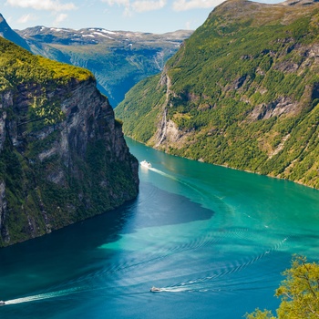 Geirangerfjorden i Norge - Klassisk udsigt i solskin
