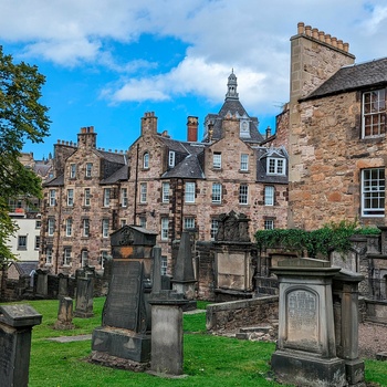Greyfriars Kirkyard i Edinburgh - kirkegården i den gamle bydel