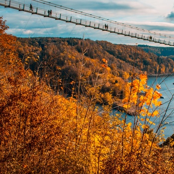 Efterår i Harzen - Titan RT hængebroen over floden Bode