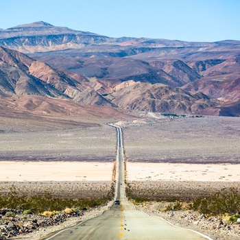 Kør ad highway 190 til Death Valley