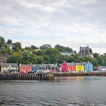 Den smukke by Tobermory på øen Isle of Mull