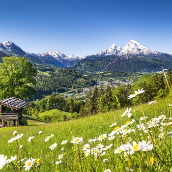 Udsigt til Berchtesgaden, bjerge og smuk natur