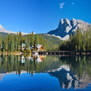 Emerald lake i Canada er et oplagt visit på motorcykelferie