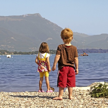 Børn ved Gardasøen