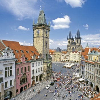 Besøg rådhuspladsen på din rejse til Prag