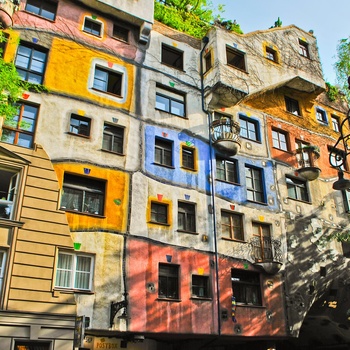 Farverige huse i den østrigske storby Wien