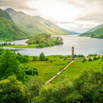Loch Shiel ved Glenfinnan i Skotland  - søen med det kendte Glenfinnan monument og kendt fra Harry Potter universet