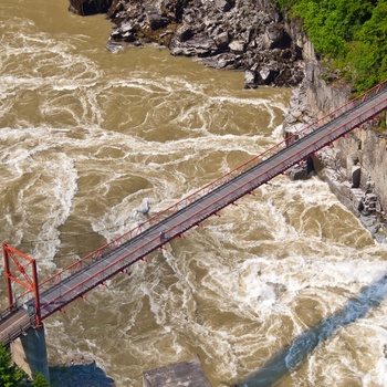 Gangbroen over Hell´s Gate i Fraser Canyon - British Columbia i Canada