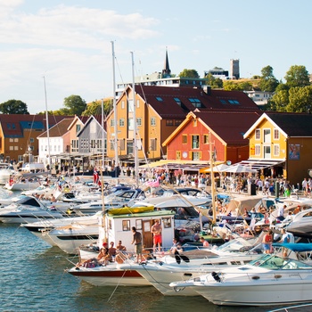 Tønsberg i Norge - havnen med restauranter og caféer. Foto: Simen Sørhaug / VisitVestfold