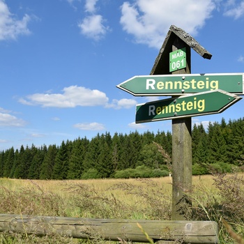 Cykelruten Rennsteig-Radweg i Thüringen - © FDM Travel / Adobe Stock