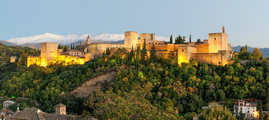 Alhambra i Granada i Andalusien