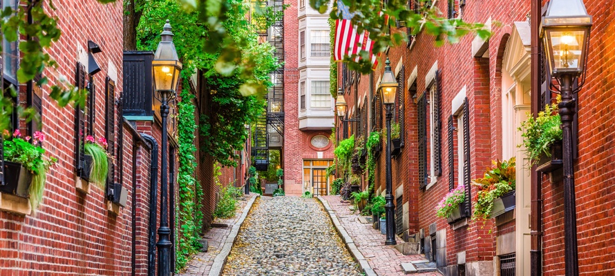 Smal gade i Beacon Hill, Boston i USA