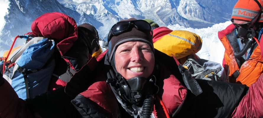 CEO og Bjergbestiger Stina Glavind på toppen af Mount Everest