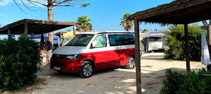 Autocamper i Frankrig - overnatning på campingsplads ved Middelhavet