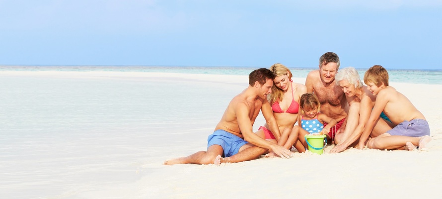 Familie - 3 generationer på strand