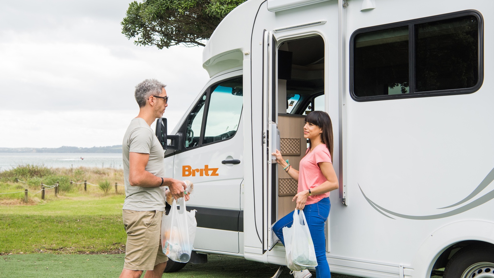 New Zealand -Britz Discovery autocamper parkeret