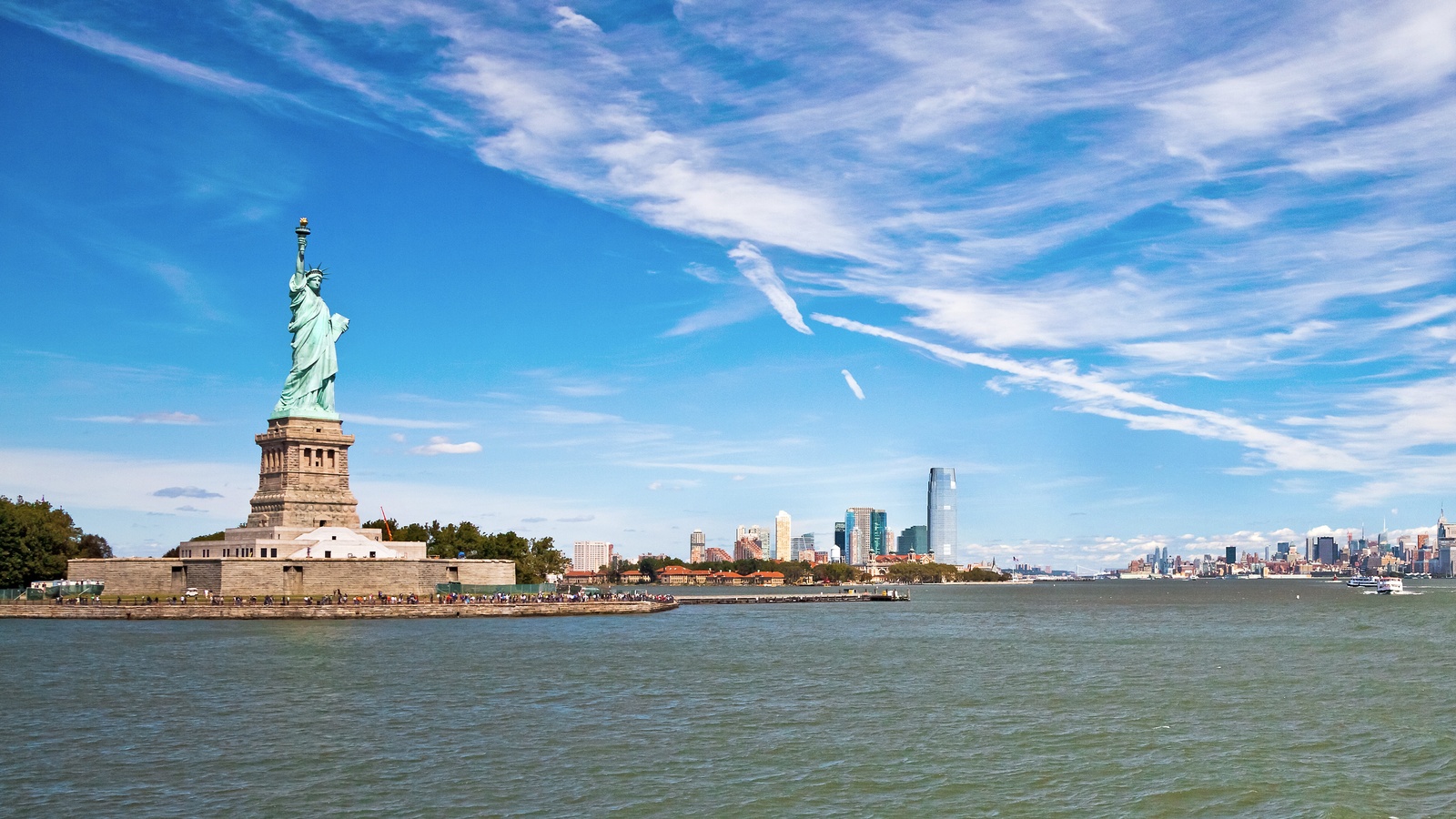 Frihedsgudinden og Lower Manhattan, New York i USA