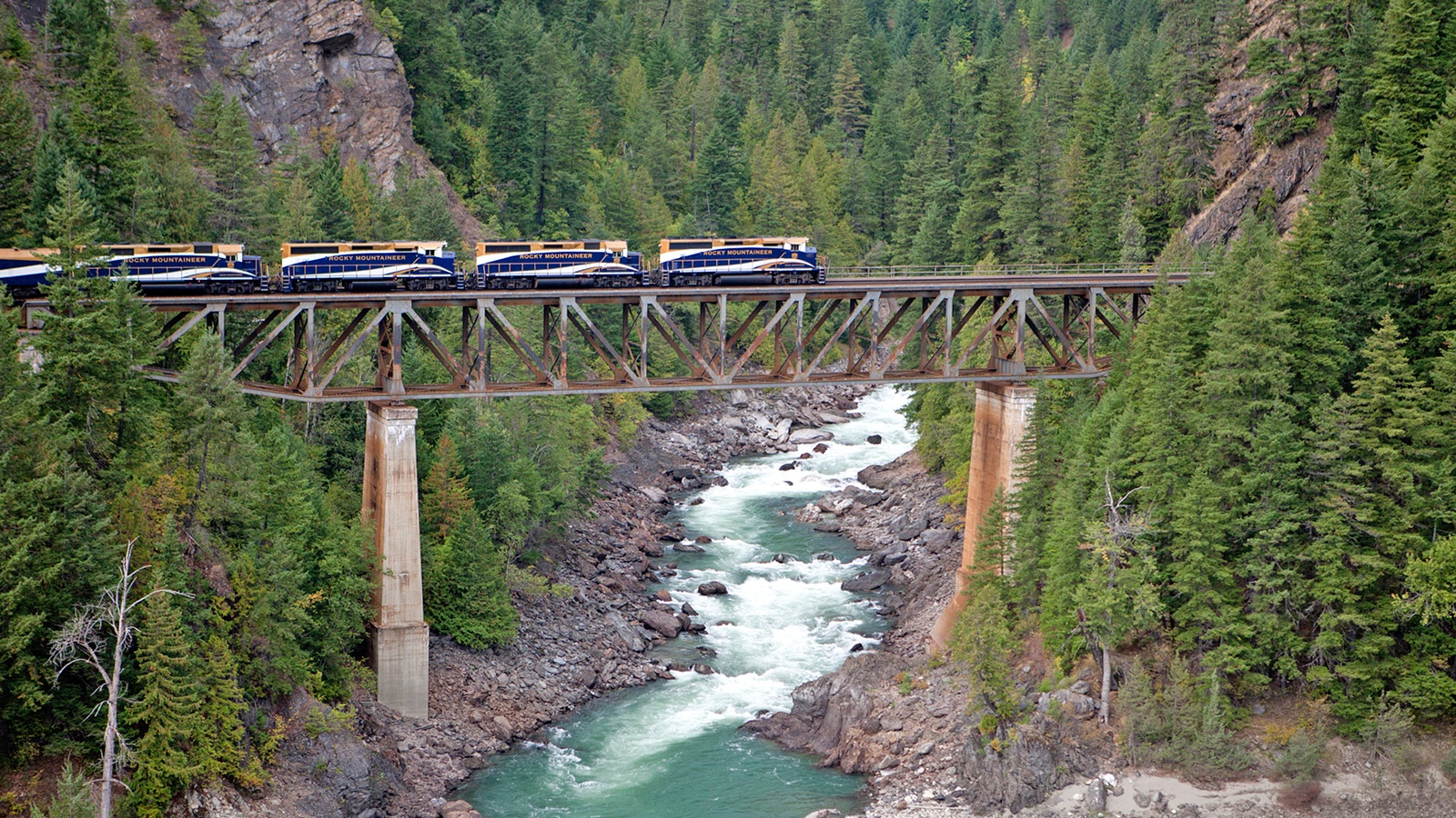 Rocky Mountaineer, bro over Nahatlatch floden i Canada Rocky Mountaineer, bro over Nahatlatch floden i Canada