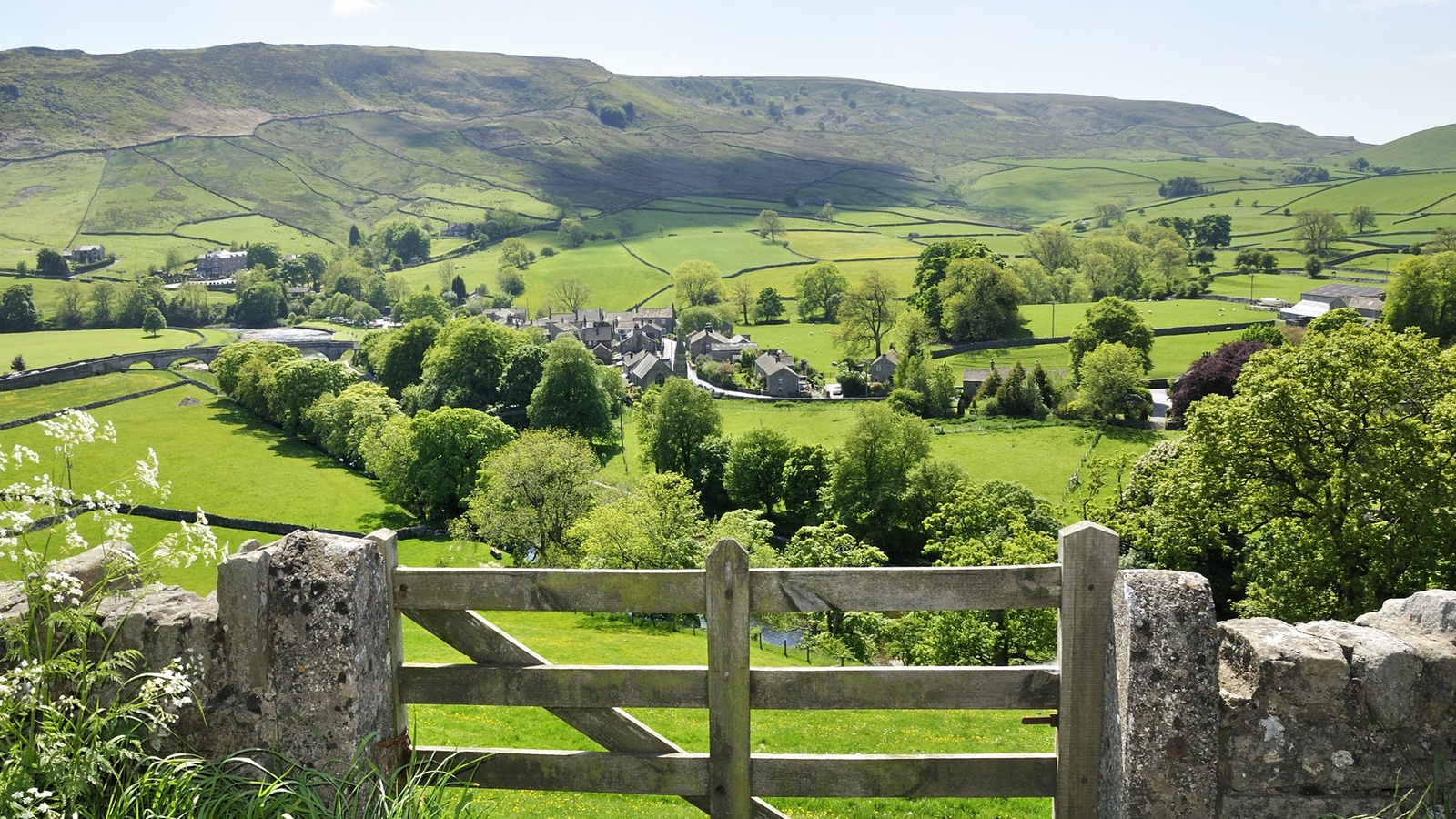 16_HI_Burnsall_village_in_the_yorkshire_dales_1.jpg