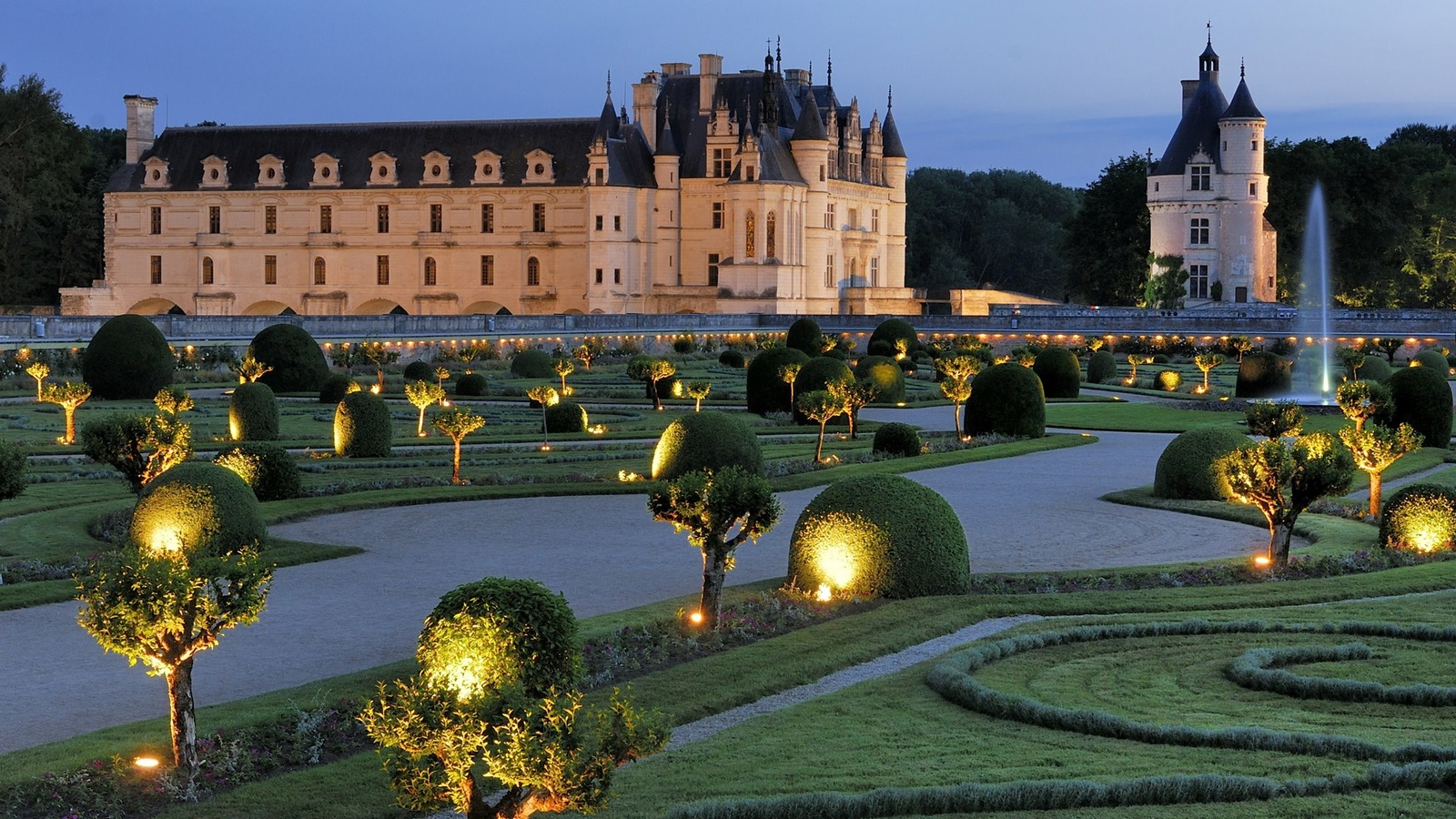 Loire Valley, the Château de Chenonceau.jpg