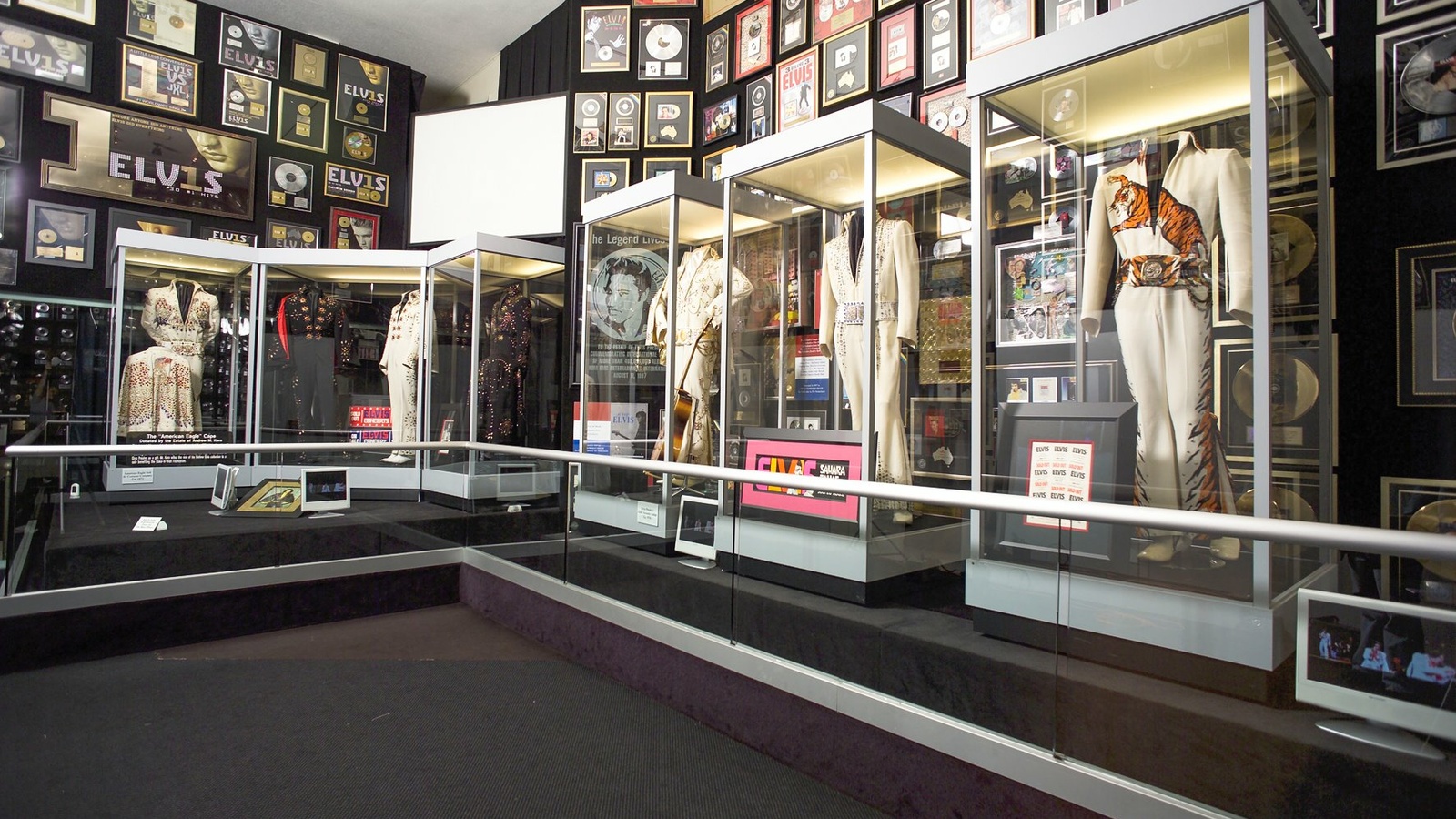 15F_HI_USA_Graceland_4_07_C.jpg